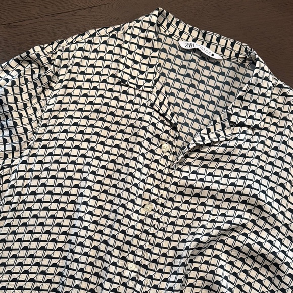 Zara Black and White Casual Button Down Shirt with Geometric Pattern - Picture 1 of 4